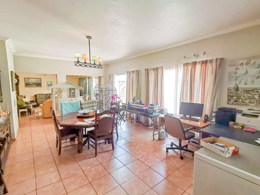 7 Bedroom Property for Sale in Parklands Western Cape
